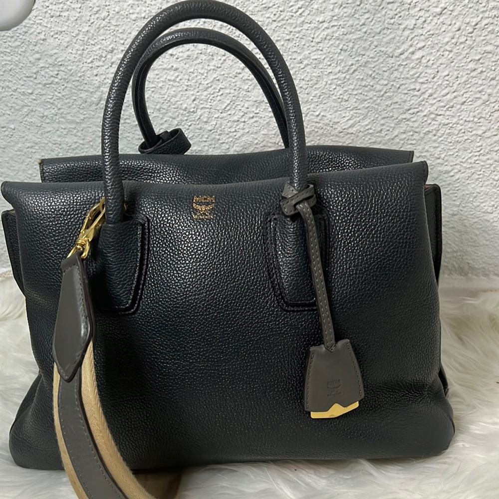 Grained Calfskin Large Milla Tote Phantom Grey